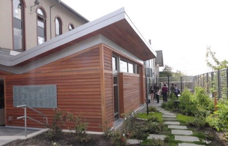 Native edible berries incorporated into the landscape at Bertschi School. Image by Hilary Mayhew.