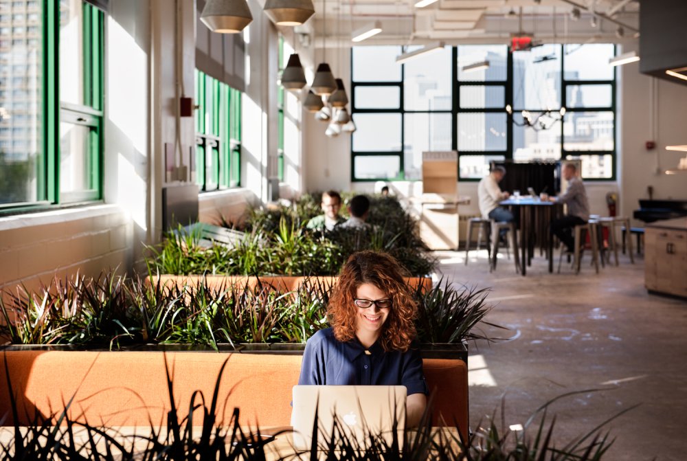 The Etsy Headquarters provides occupants with flexible seating options, ample access to daylight and views, operable windows, and high quality indoor air. Photo courtesy of Emily Andrews.