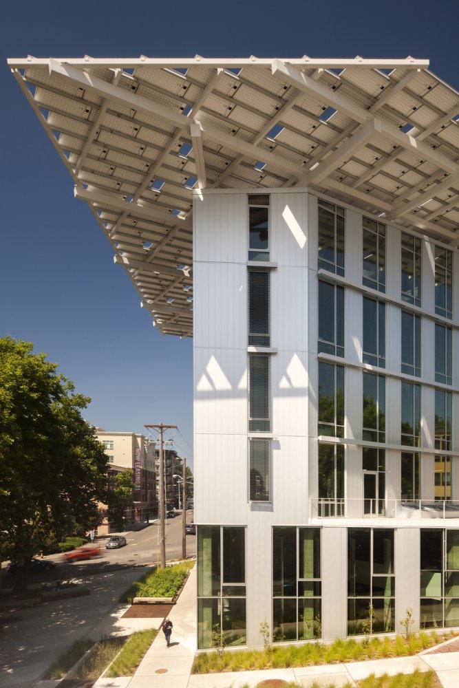 The trees of the Pacific Northwest served as the building’s inspiration and its central metaphor. The windows used in the building are high performance and locally fabricated by “importing” technology rather than products. Image by Nic Lehoux.