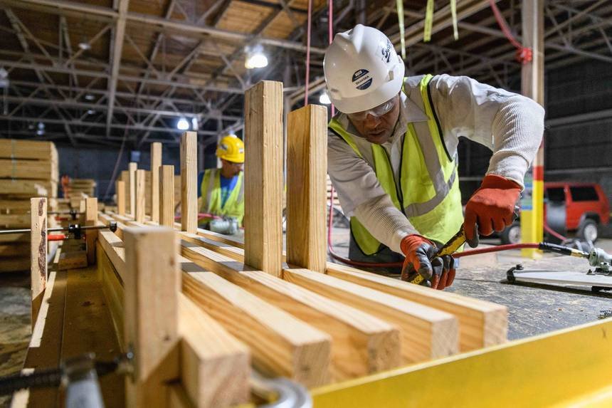 A client from GeorgiaWorks building the floor panels. Image by HB Kahn, courtesy of Skanksa USA.