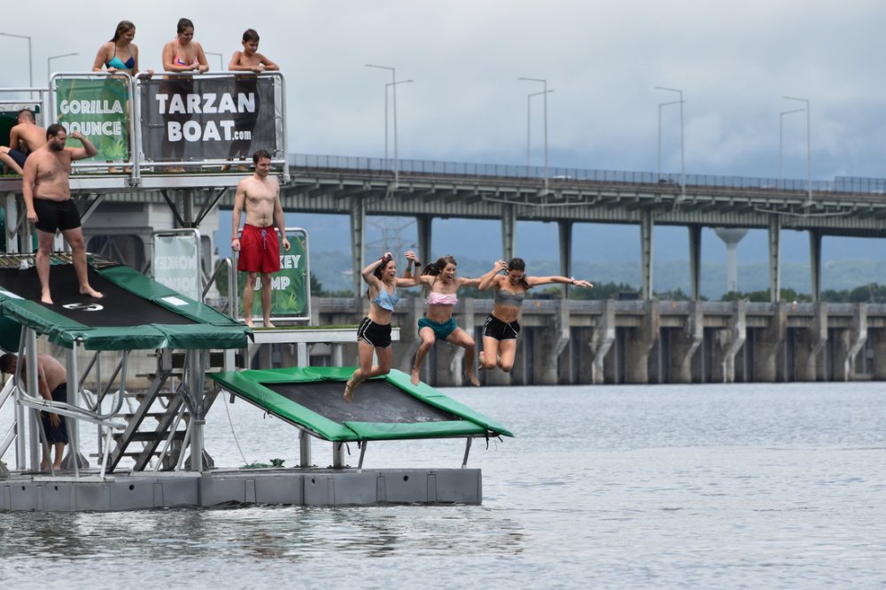 Trampolines Jungle Float 1